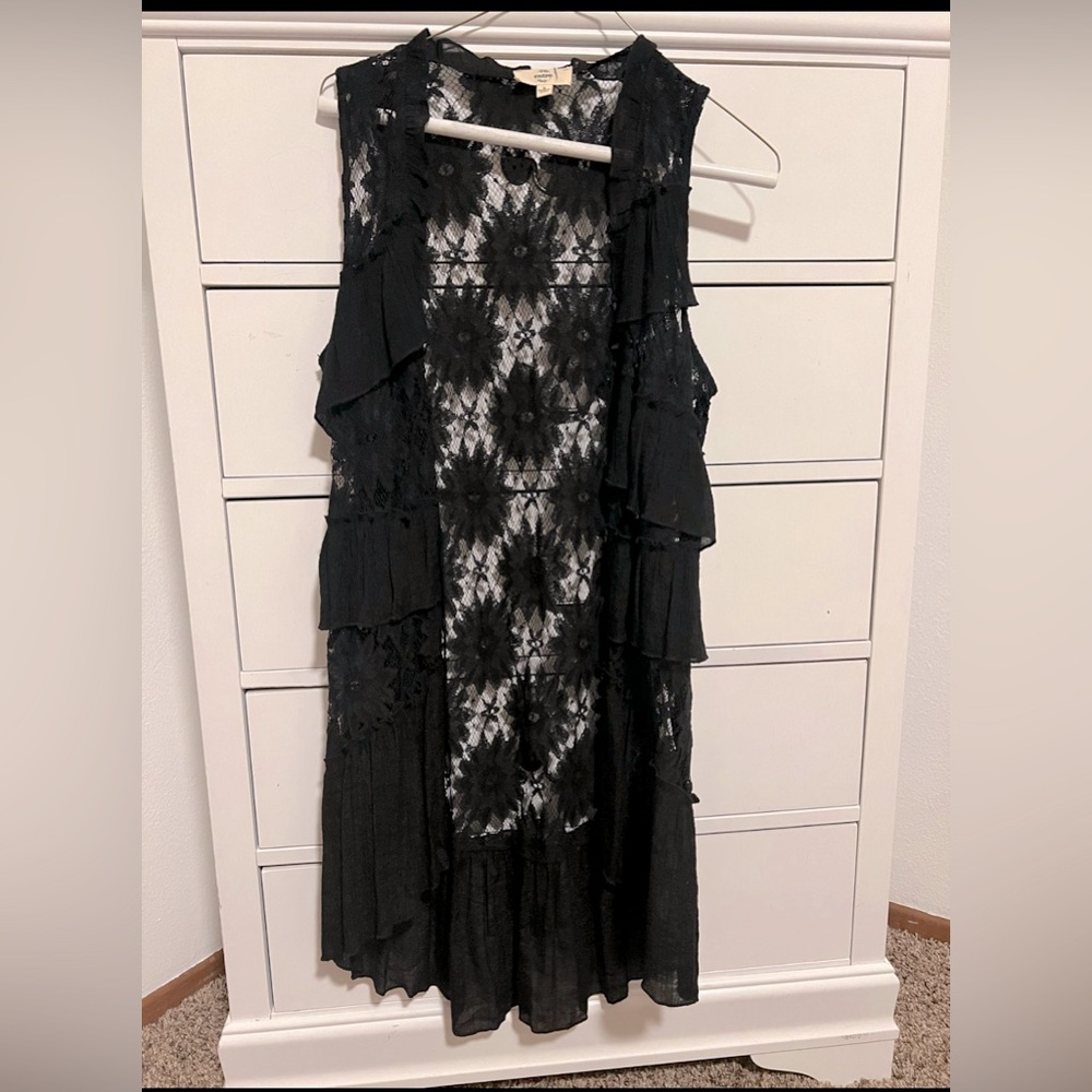 Ruffle lace overlay top